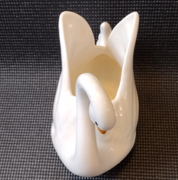 Swan Vase/Planter - Picture 3 of 5